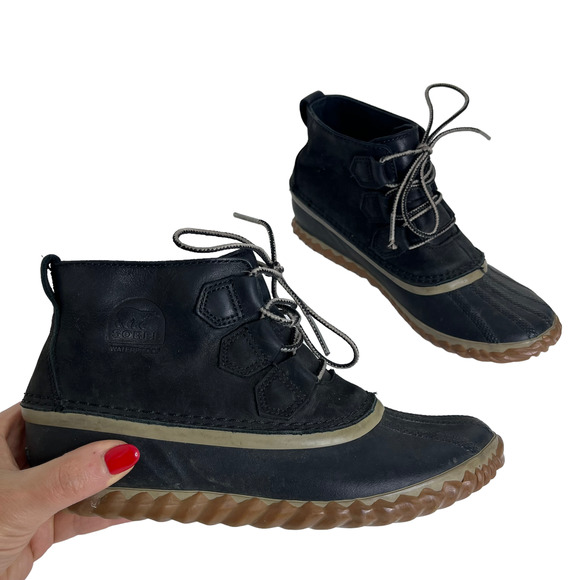 Sorel Shoes - Sorel Out N About Rain Duck Booty Black Oiled Leather Women's Sz 7